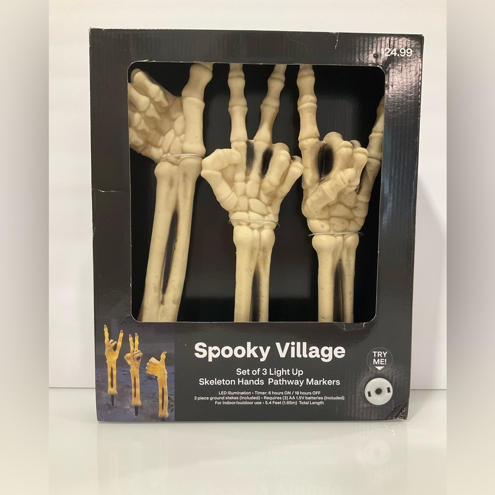 Skeleton Spooky Village Light up Hands‎